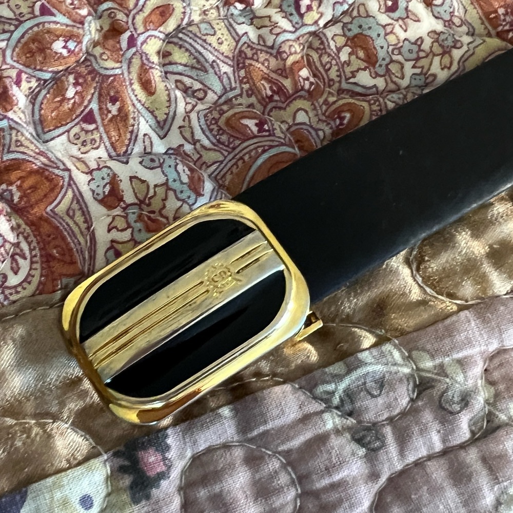 Black leather belt. 33”